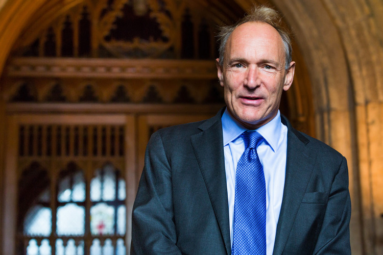 Tim Berners-Lee là một nhà khoa học máy tính người Anh.