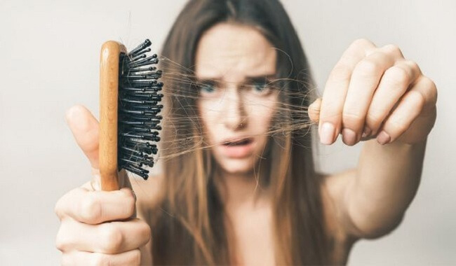 Nguyên nhân hàng đầu gây ra rụng tóc là do khói bụi ô nhiễm
