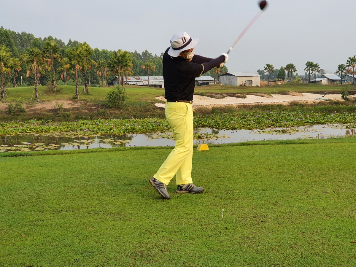 Ông Heo Kwang-eum, du khách từ Hàn Quốc theo chương trình "cách ly & chơi golf" của Thái Lan. Nguồn Reuters.